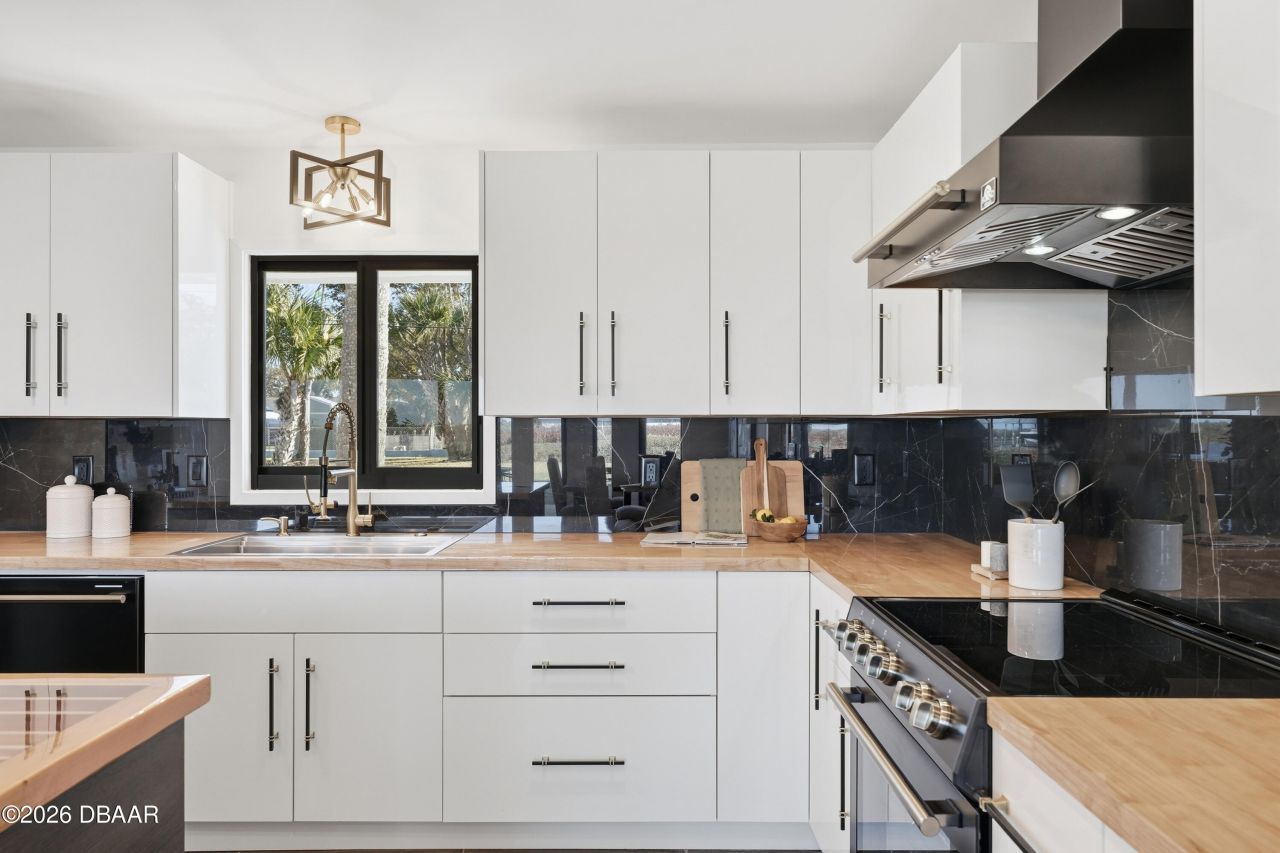 203 Parkwood Lane, Edgewater, FL 32132 Photo