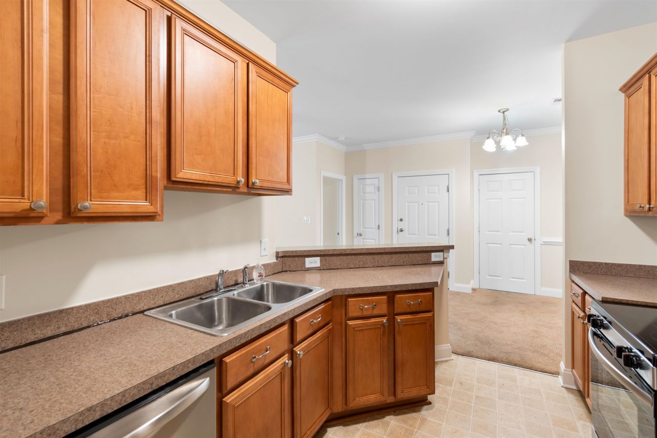 2025 Silvercrest Dr.  Photo 12