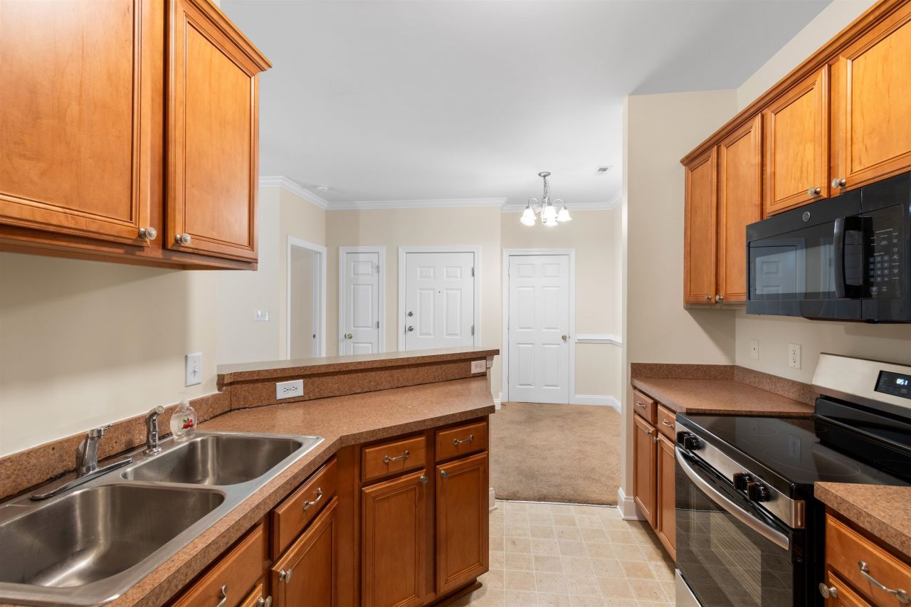 2025 Silvercrest Dr.  Photo 13