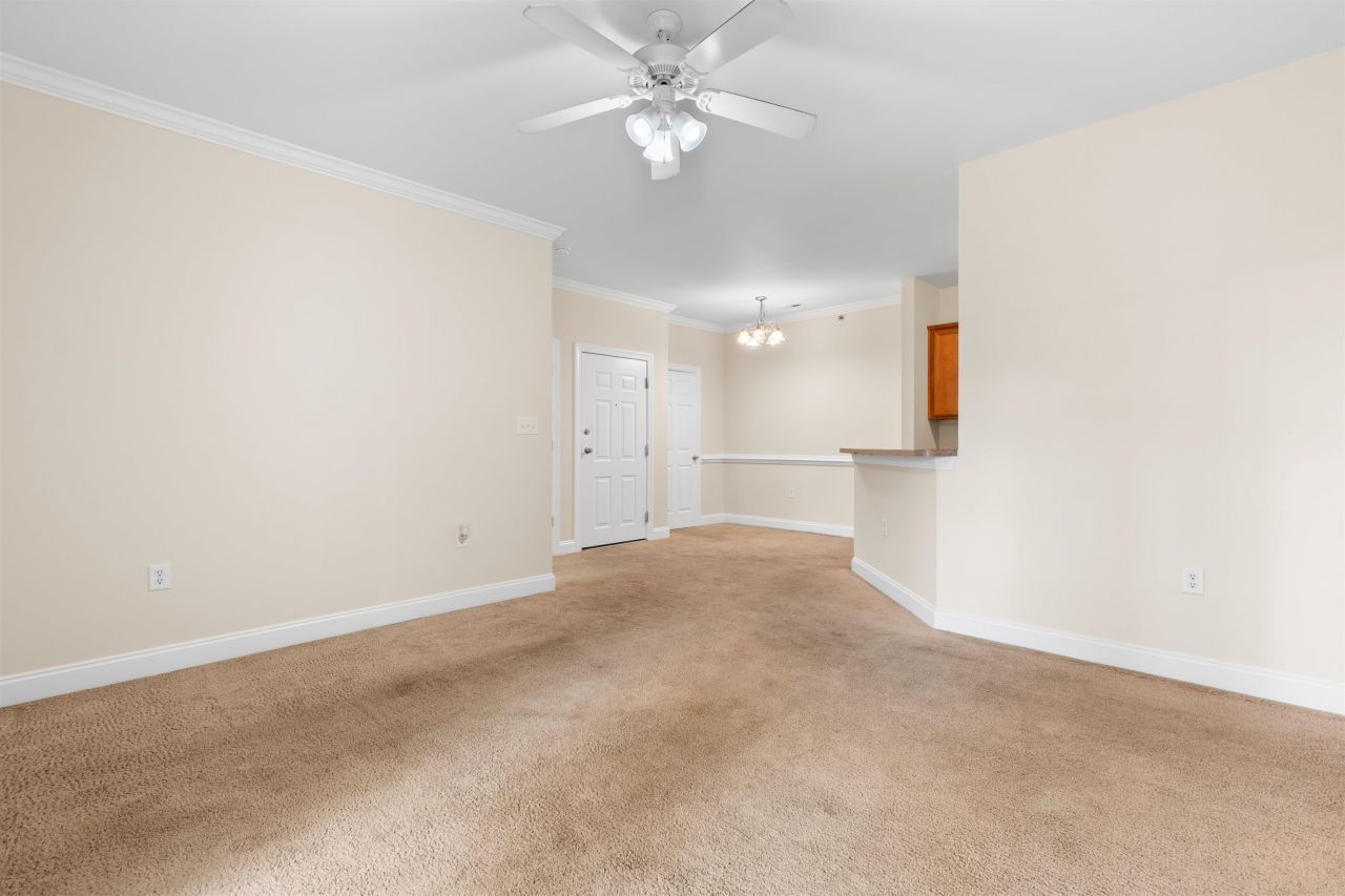 2025 Silvercrest Dr.  Photo 6