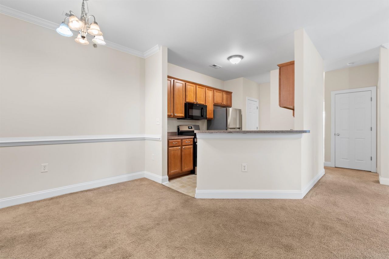 2025 Silvercrest Dr.  Photo 9