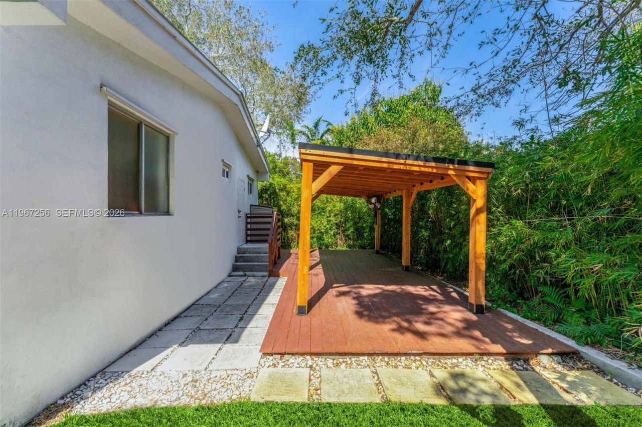 7031 SW 63rd Ct, South Miami, FL 33143 Photo