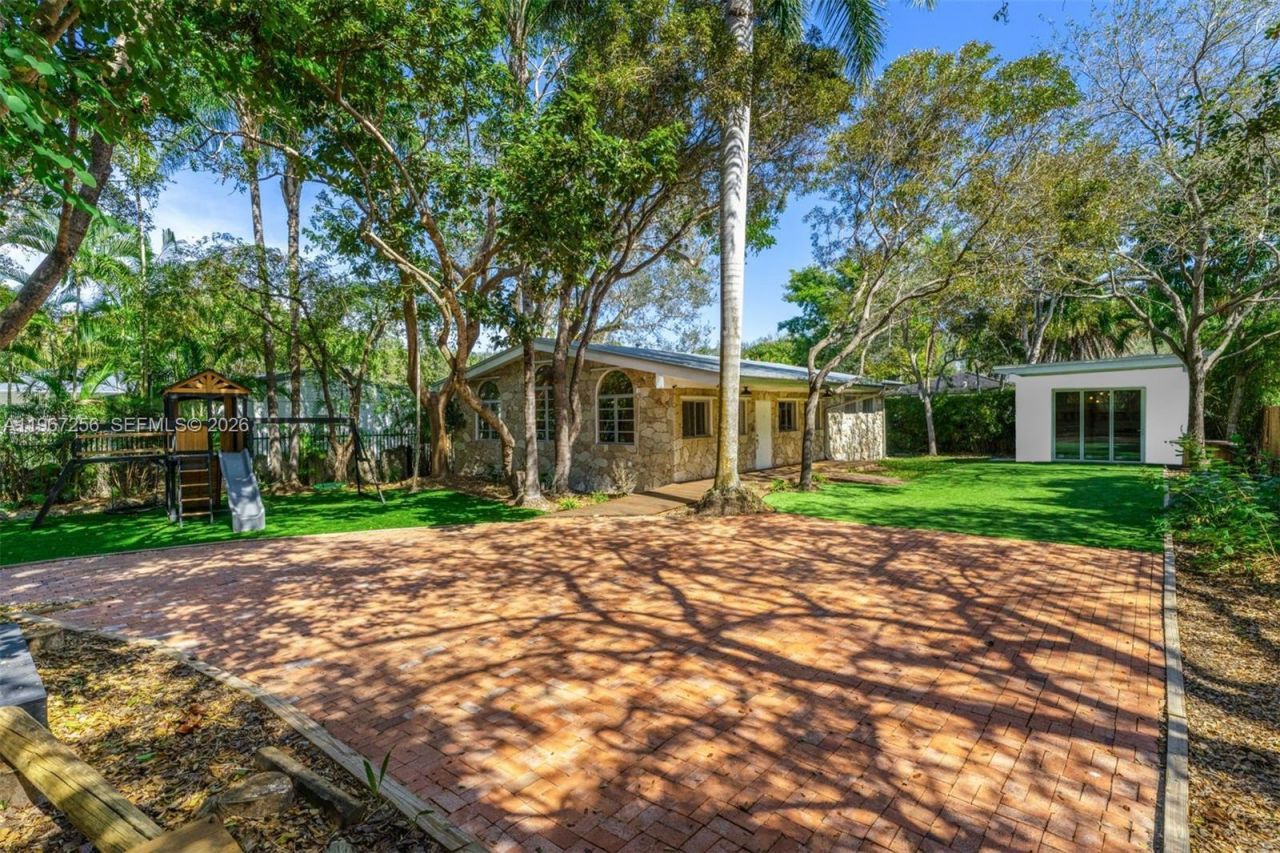 7031 SW 63rd Ct, South Miami, FL 33143 Photo