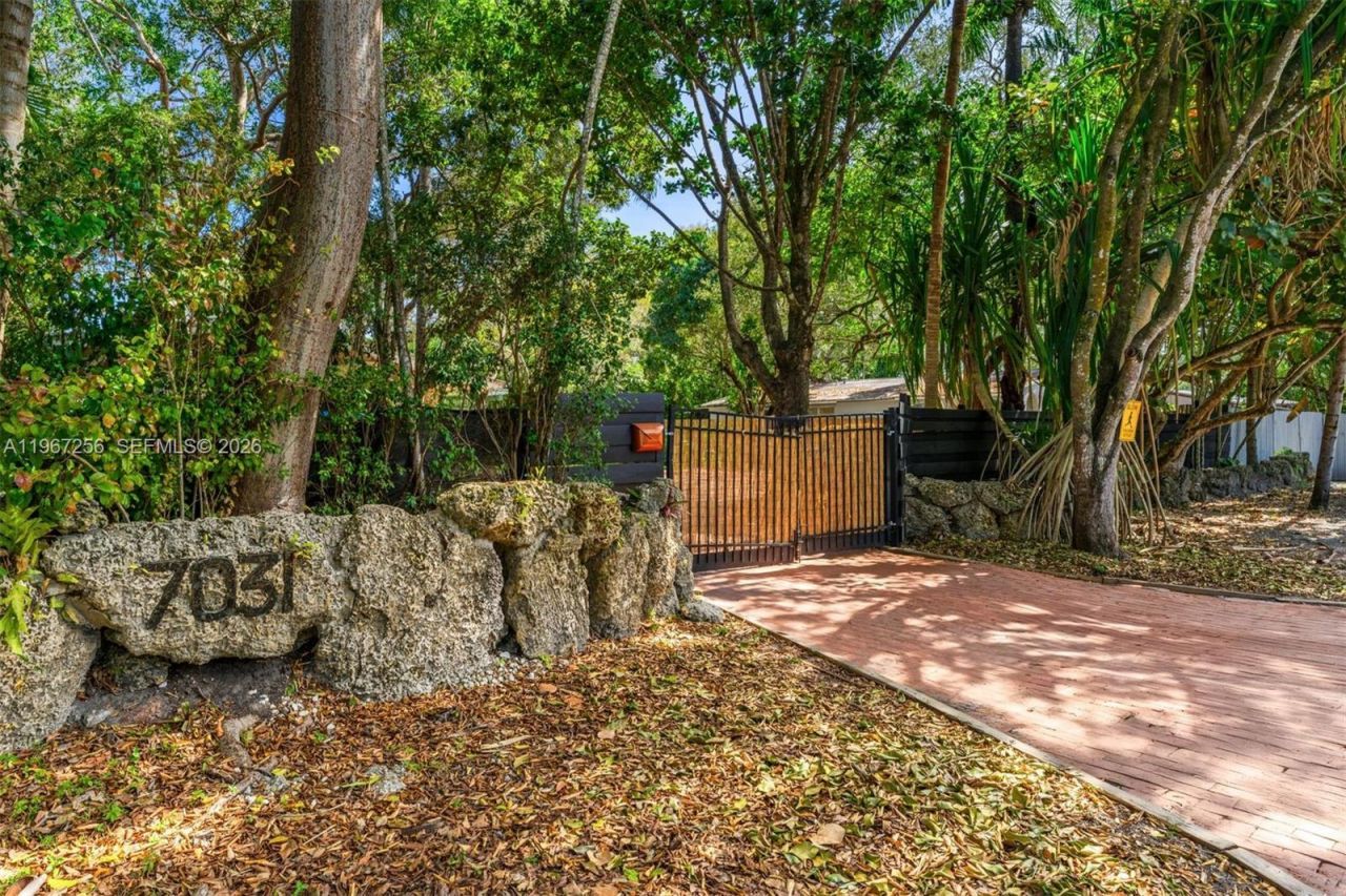 7031 SW 63rd Ct, South Miami, FL 33143 Photo