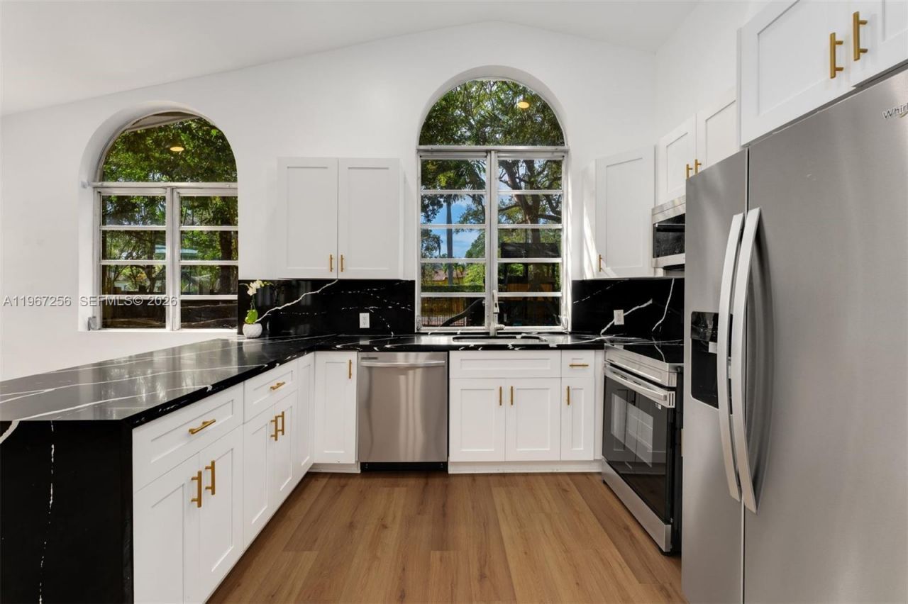 7031 SW 63rd Ct, South Miami, FL 33143 Photo