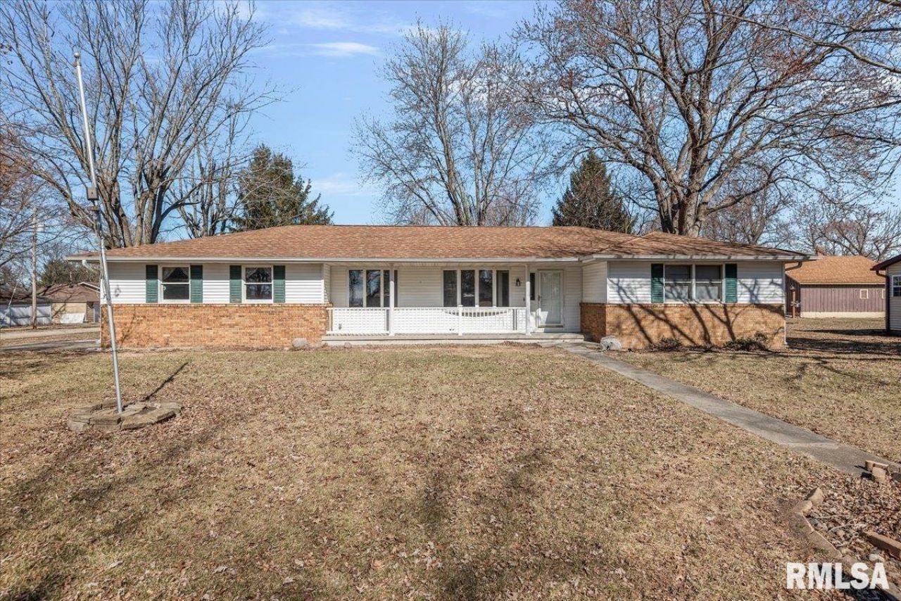 646 W Van Buren Street, Greenview, IL 62642 Main Photo