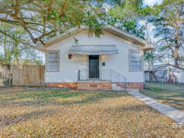 3 Canal Street, Chickasaw, AL 36611