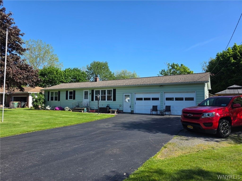 6148 Reger Drive, Lockport, NY 14094 Main Photo