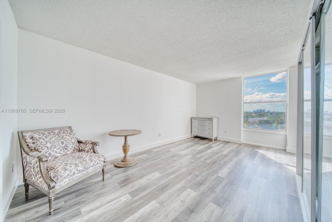 2000 NE 135th St, Unit 708, North Miami, FL 33181 Photo