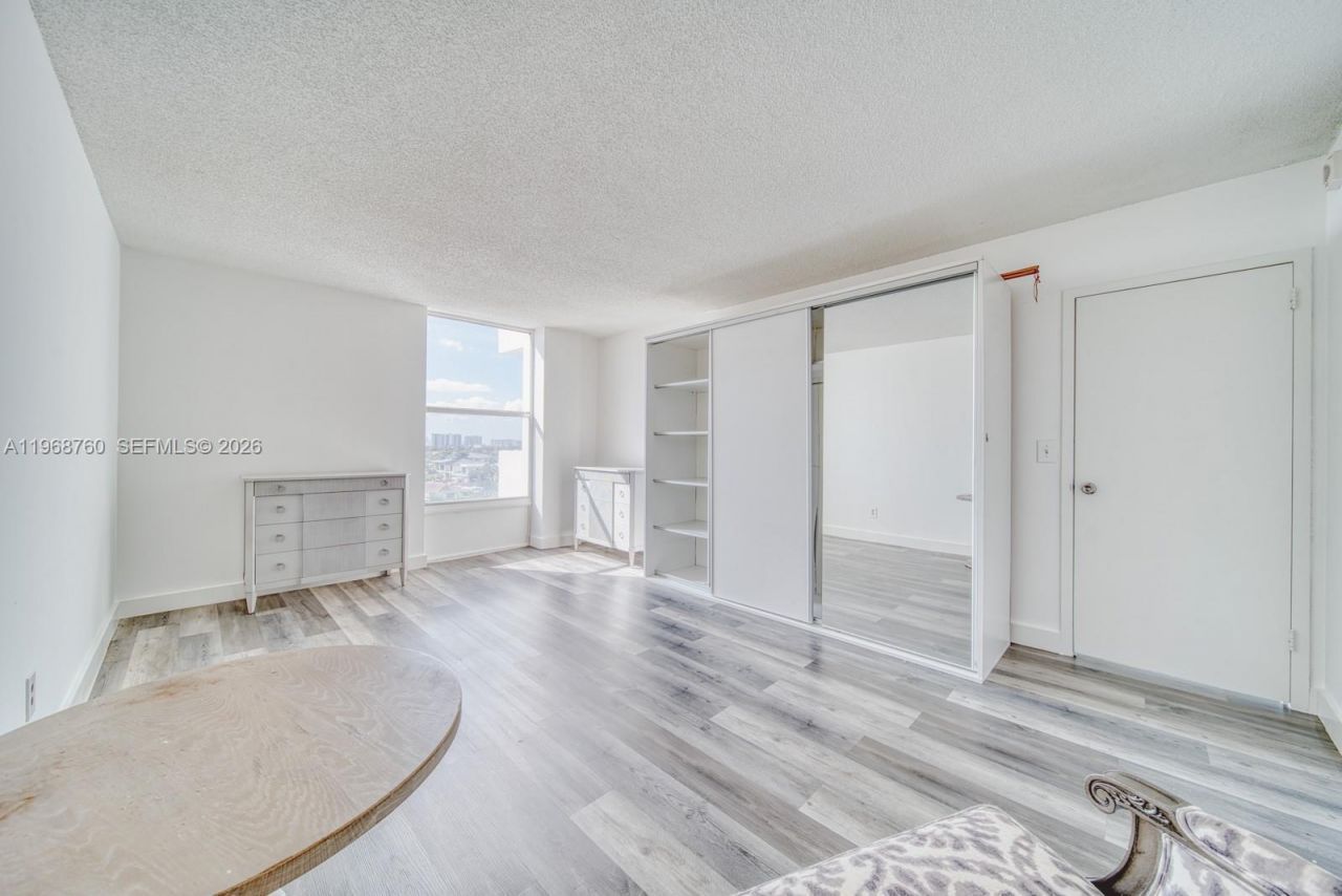 2000 NE 135th St, Unit 708, North Miami, FL 33181 Photo