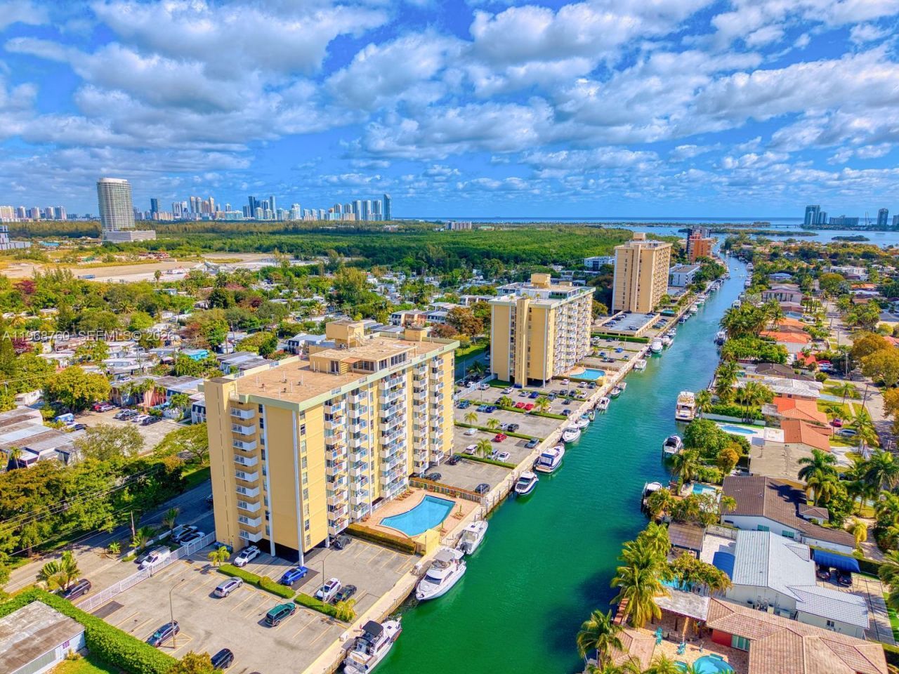 2000 NE 135th St, Unit 708, North Miami, FL 33181 Photo