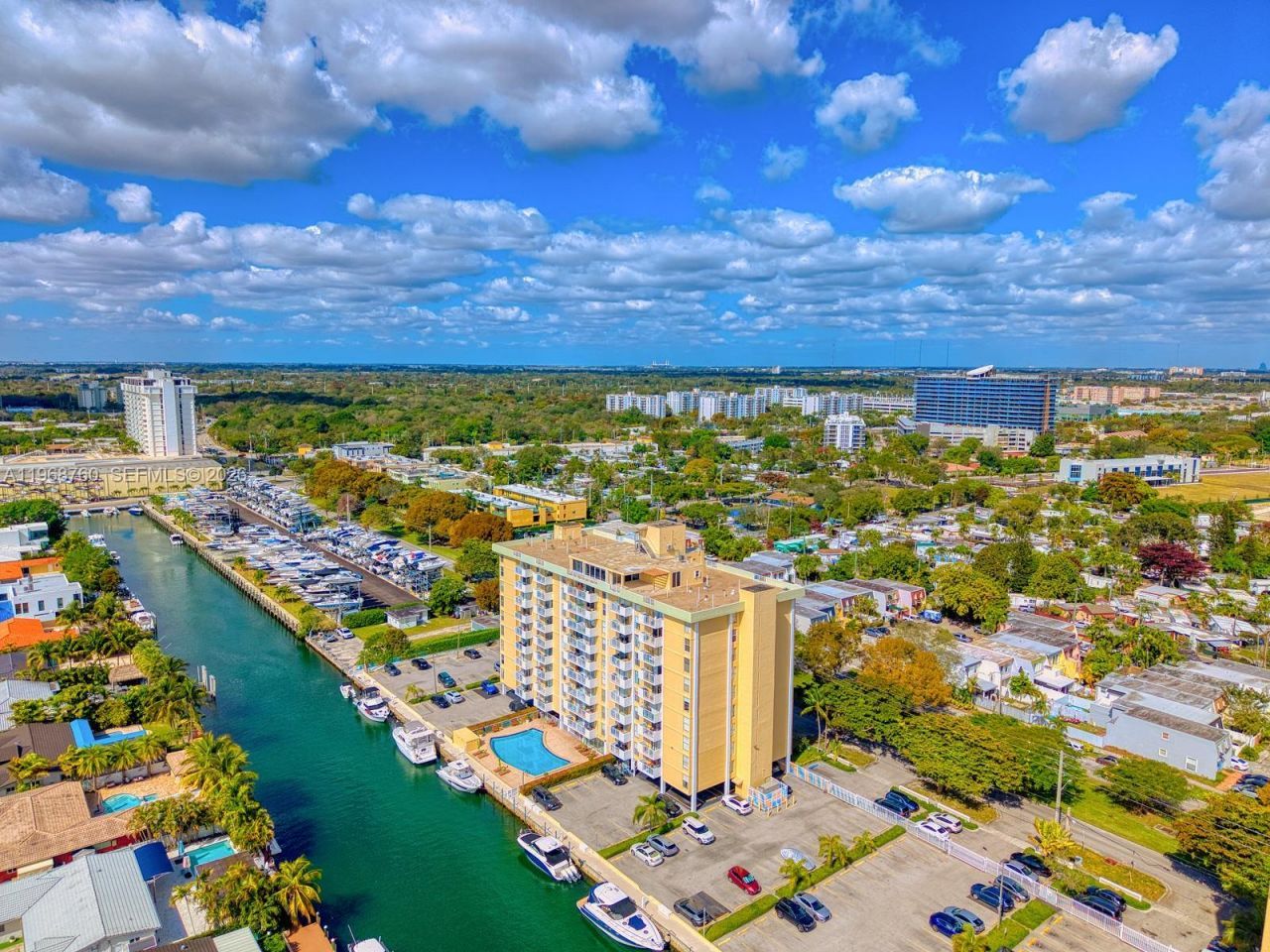 2000 NE 135th St, Unit 708, North Miami, FL 33181 Photo