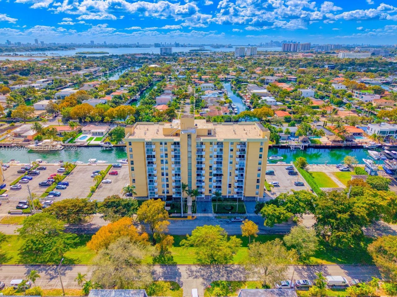 2000 NE 135th St, Unit 708, North Miami, FL 33181 Photo