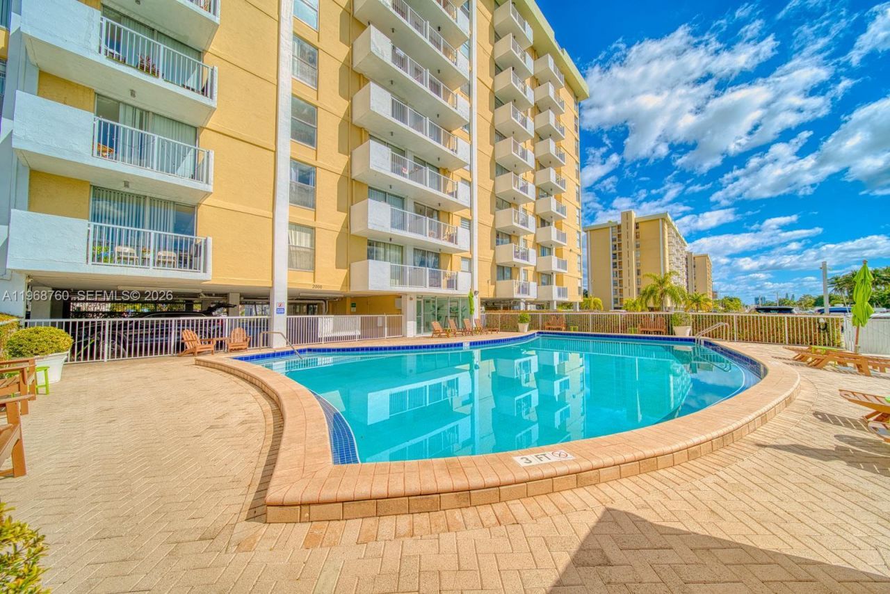 2000 NE 135th St, Unit 708, North Miami, FL 33181 Photo