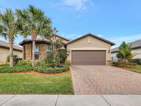 727 SE Boboli Way, Port St. Lucie, FL 34984