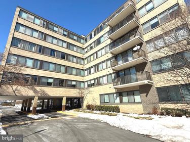 600 ROOSEVELT BOULEVARD, Unit 611, FALLS CHURCH, VA 22044
