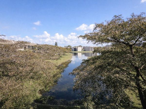 10332 Sunrise Lakes Boulevard, Unit 310, Sunrise, FL 33322