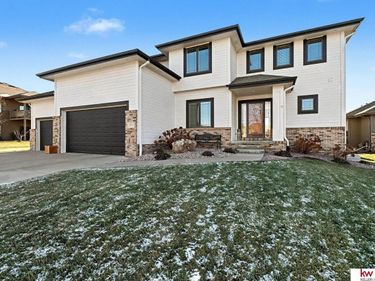 18911 Leavenworth Street, Elkhorn, NE 68022