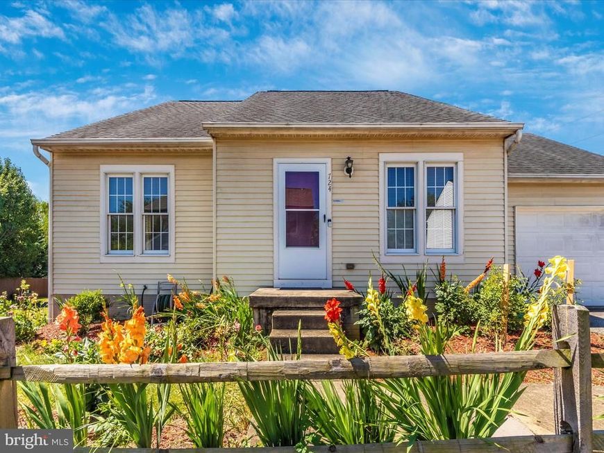 724 Sunnyfield Lane, Baltimore, MD 21225 Main Photo