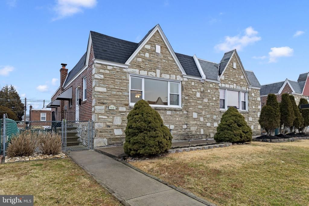 1605 Strahle Street, Philadelphia, PA 19152 Main Photo