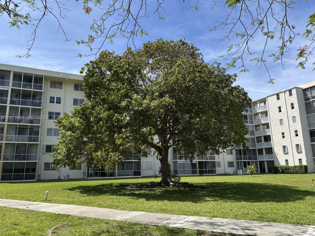 2903 Point East Dr, Unit K207, Aventura, FL 33160 Photo
