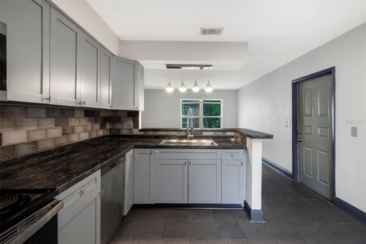 7917 Lakeshore Drive, Tampa, FL 33604 Photo