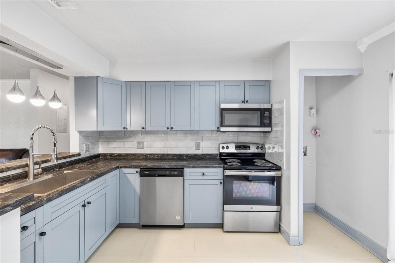 7917 Lakeshore Drive, Tampa, FL 33604 Photo