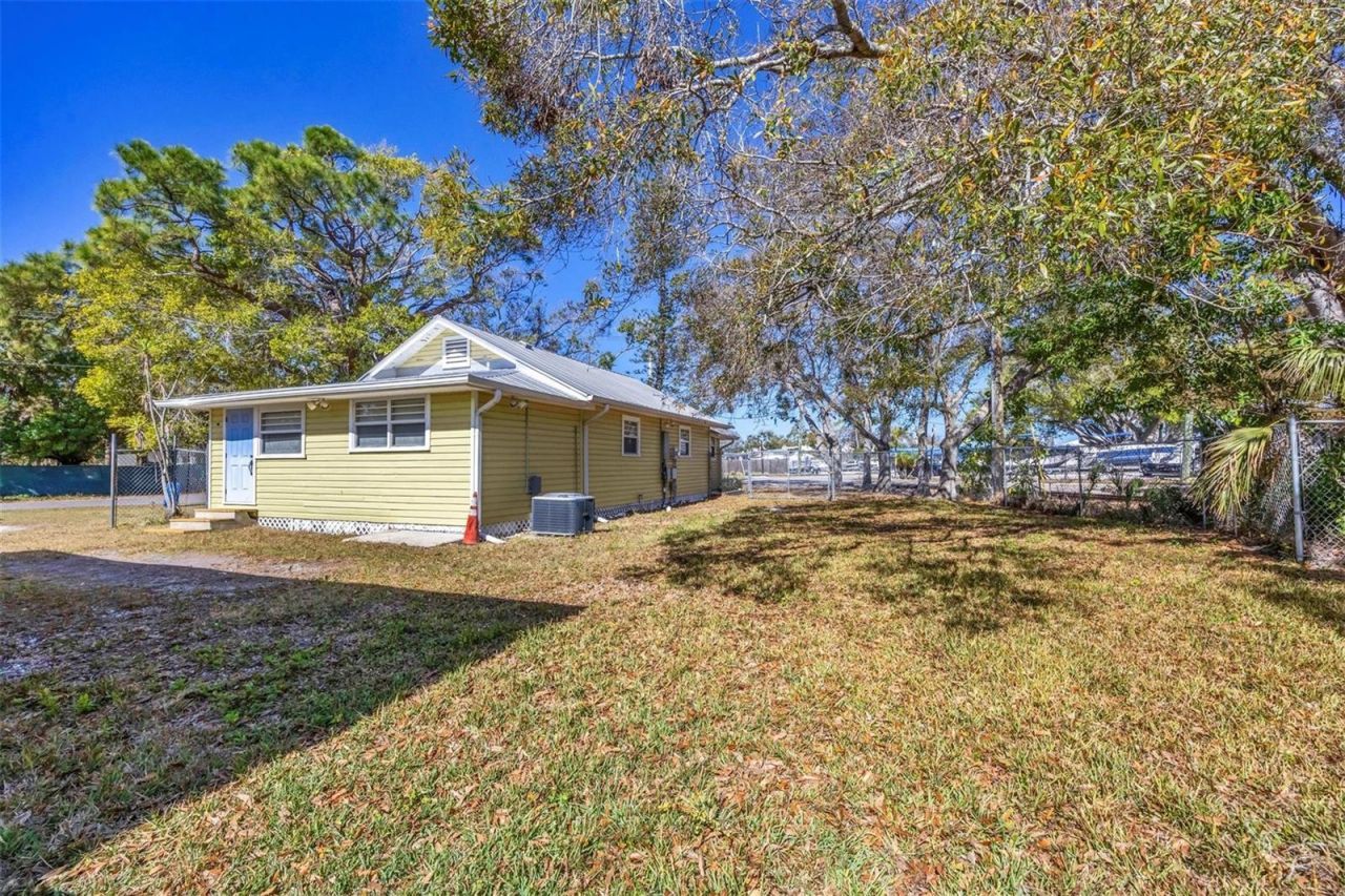 1716 10th Way , Sarasota, FL 34236 Photo