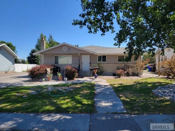 236 N 3rd E, REXBURG, ID 83440