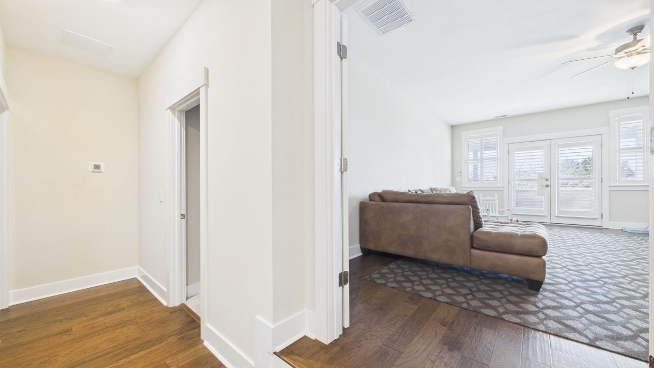 926 Cochran Street Photo 22