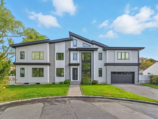 5 Kappius Path, Newton, MA 02459