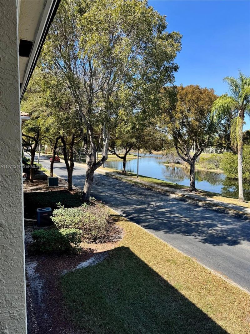 2517 Centergate Dr, Unit 203, Miramar, FL 33025 Photo