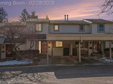 1617 Stoney Brook Drive, Rochester Hills, MI 48309