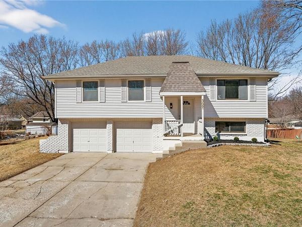 309 SE Avon Street, Blue Springs, MO 64014