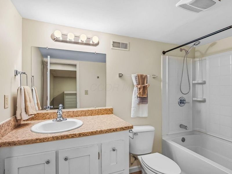 925 Kinnear Road, Columbus, OH 43212 Photo 26