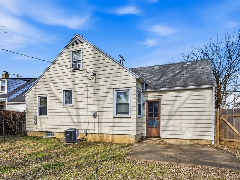 925 Kinnear Road, Columbus, OH 43212 Photo 4