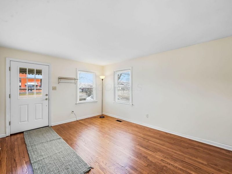 925 Kinnear Road, Columbus, OH 43212 Photo 5