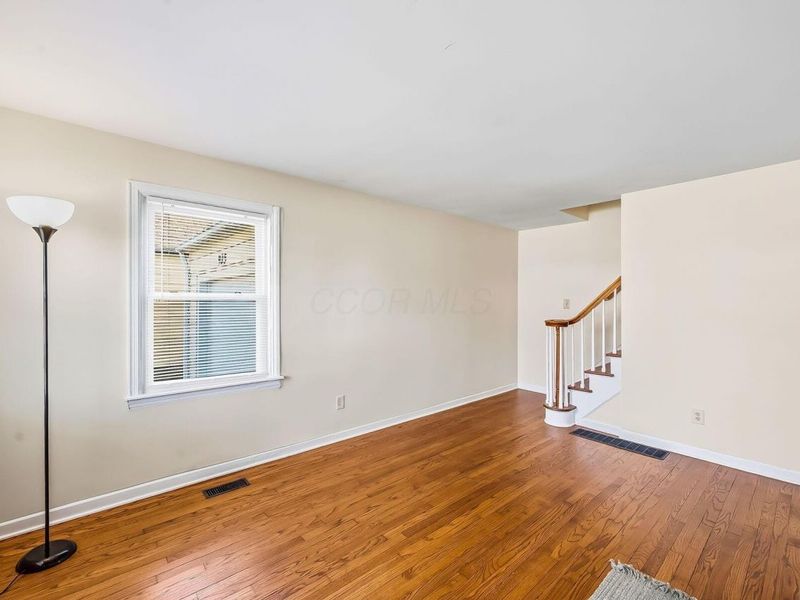 925 Kinnear Road, Columbus, OH 43212 Photo 6