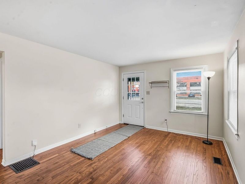 925 Kinnear Road, Columbus, OH 43212 Photo 7