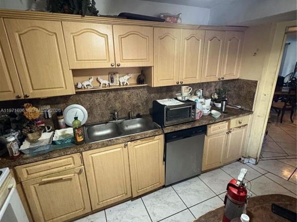 1401 NE 191st St, Unit D204, Miami, FL 33179