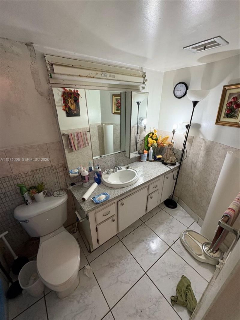 1401 NE 191st St, Unit D204, Miami, FL 33179 Photo