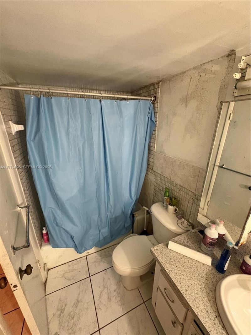 1401 NE 191st St, Unit D204, Miami, FL 33179 Photo