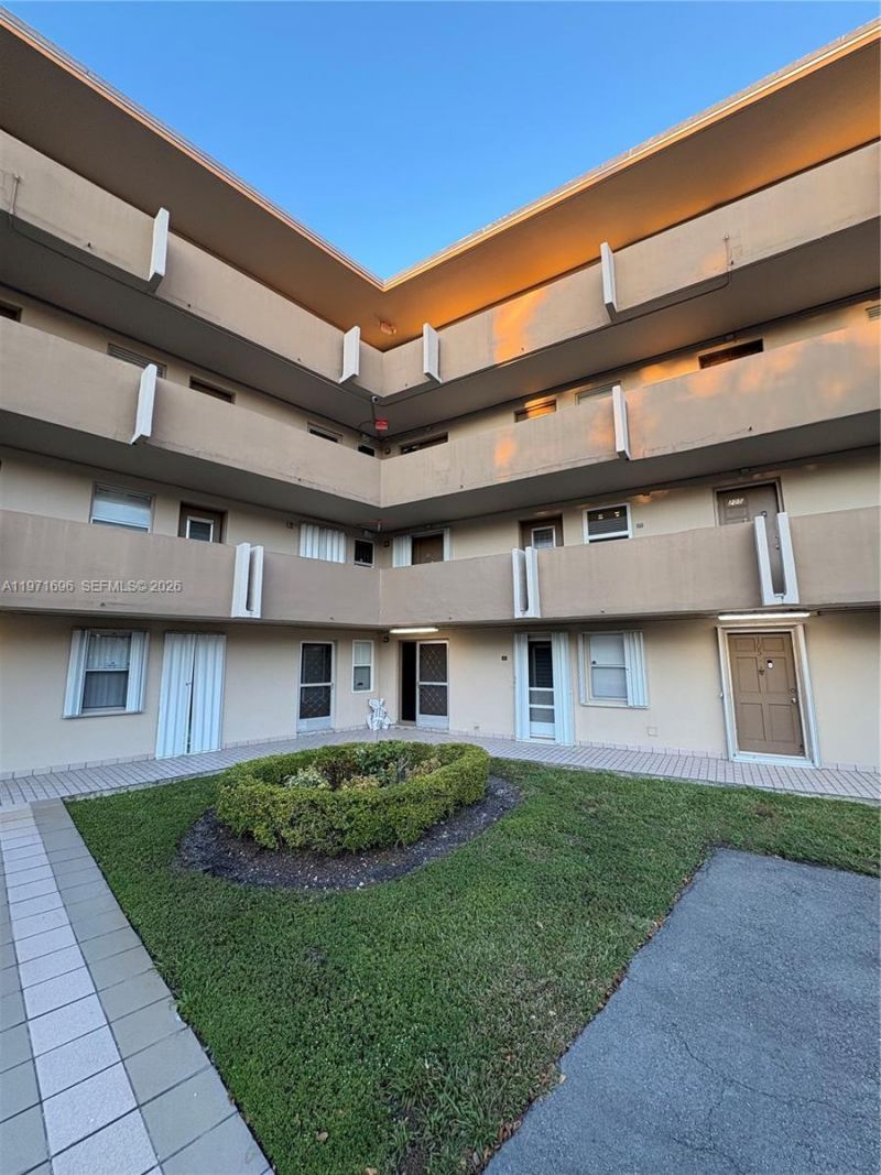 1401 NE 191st St, Unit D204, Miami, FL 33179 Photo