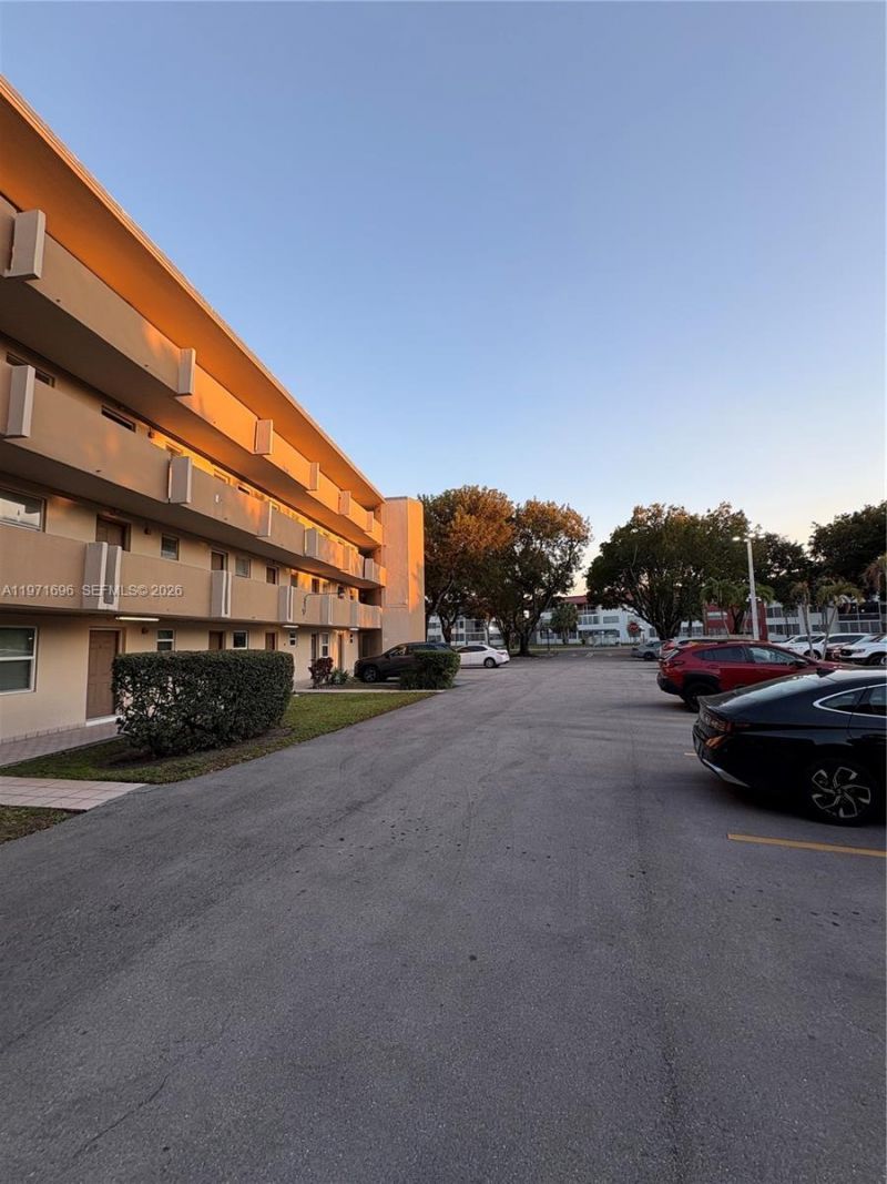 1401 NE 191st St, Unit D204, Miami, FL 33179 Photo