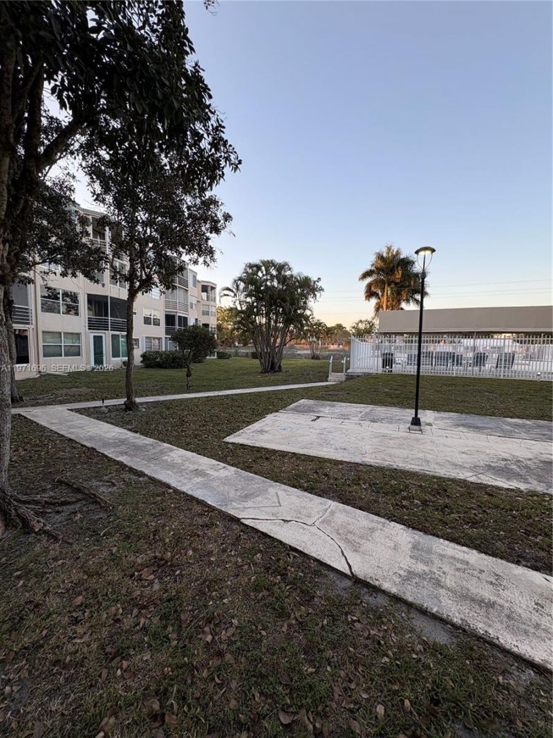 1401 NE 191st St, Unit D204, Miami, FL 33179 Photo