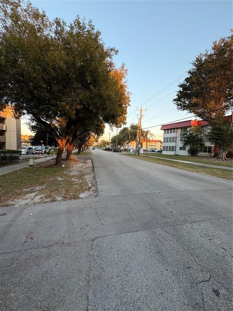 1401 NE 191st St, Unit D204, Miami, FL 33179 Photo