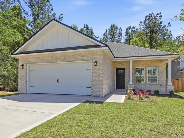 111 Sandhill Court, Freeport, FL 32439