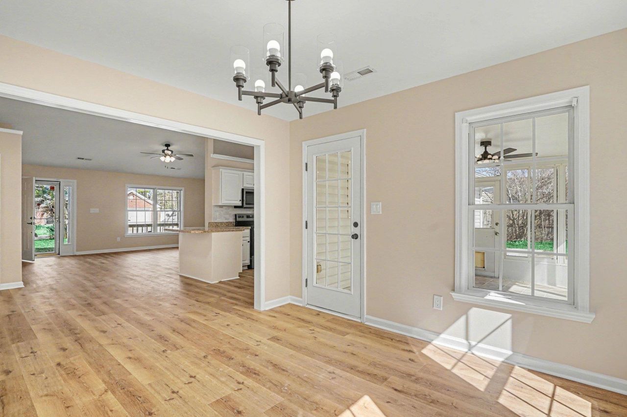 1127 Lancelot Ln. Photo 4