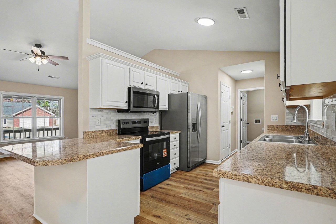 1127 Lancelot Ln. Photo 5