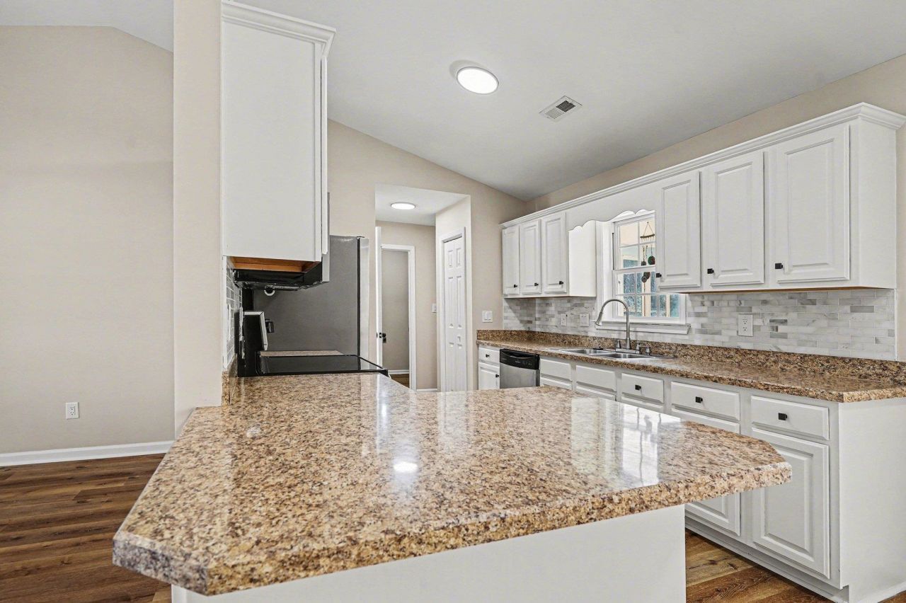 1127 Lancelot Ln. Photo 6